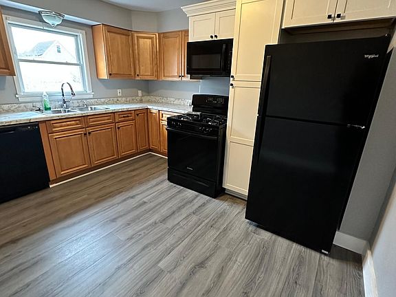 2nd image of 276 W Tupper St #1