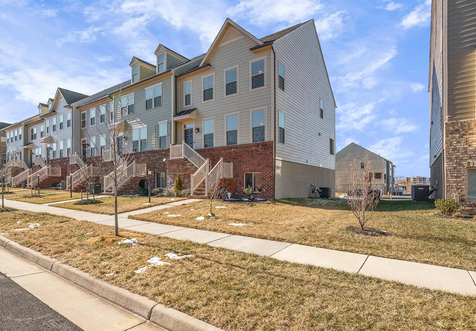 4 bed, 3.5 bath, 2551 sqft, $3,500 — Photo 1