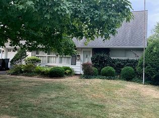 65 Kenwood Dr N, Levittown, PA 19055