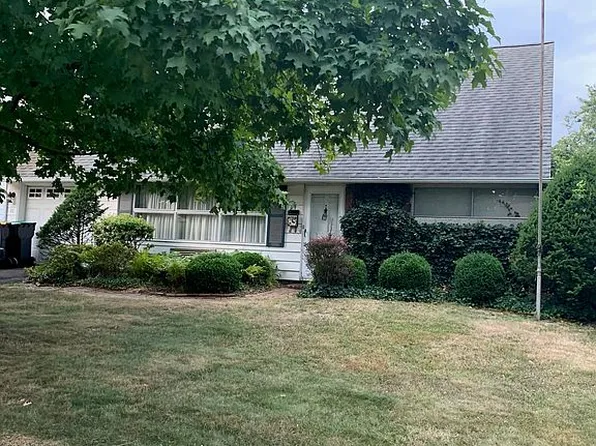 65 Kenwood Dr N, Levittown, PA 19055