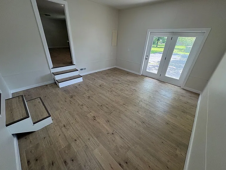 521 Greenwood Dr — Photo 6