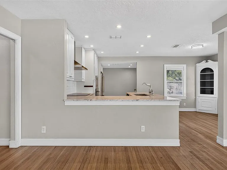 800 W Smith St — Photo 12