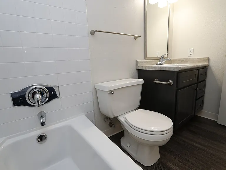 The Woodlands of Minnetonka Apartments — Photo 24
