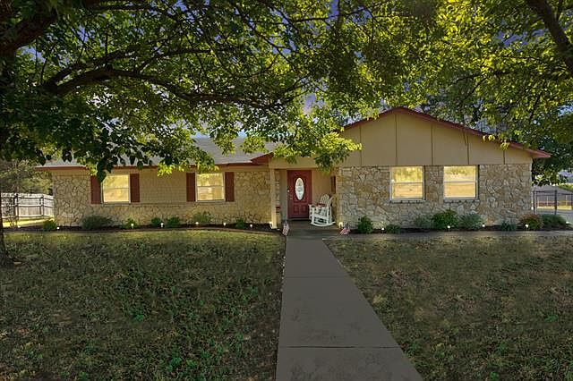1st image of 3900 Mountain Vista Dr