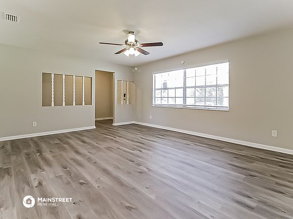 4th image of 590 Vincent Dr
