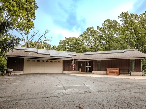 7853 Shaw Rd, Belvidere, IL 61008