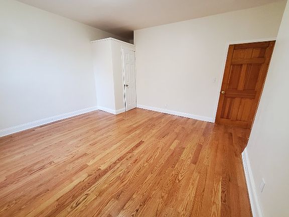 3rd image of 418 Jefferson Ave #1B