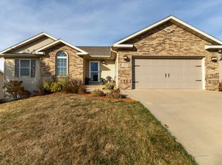 5253 Park Pl, Dubuque, IA 52002