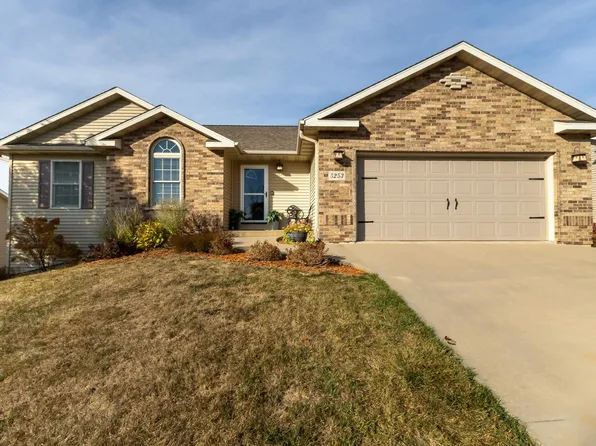 5253 Park Pl, Dubuque, IA 52002