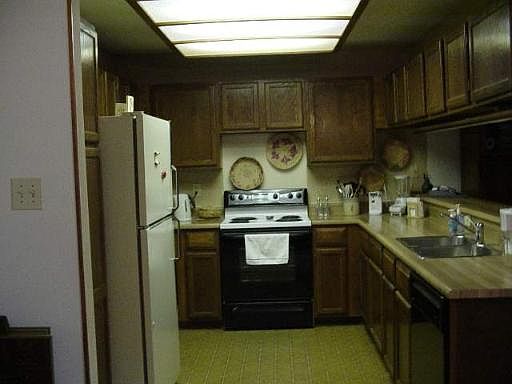 3rd image of 11831 GREENWOOD VILLAGE