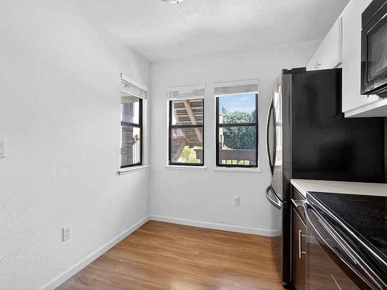 1123 S Villa Way — Photo 10