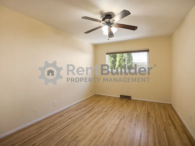 6504 Loftus Ave NE — Photo 17