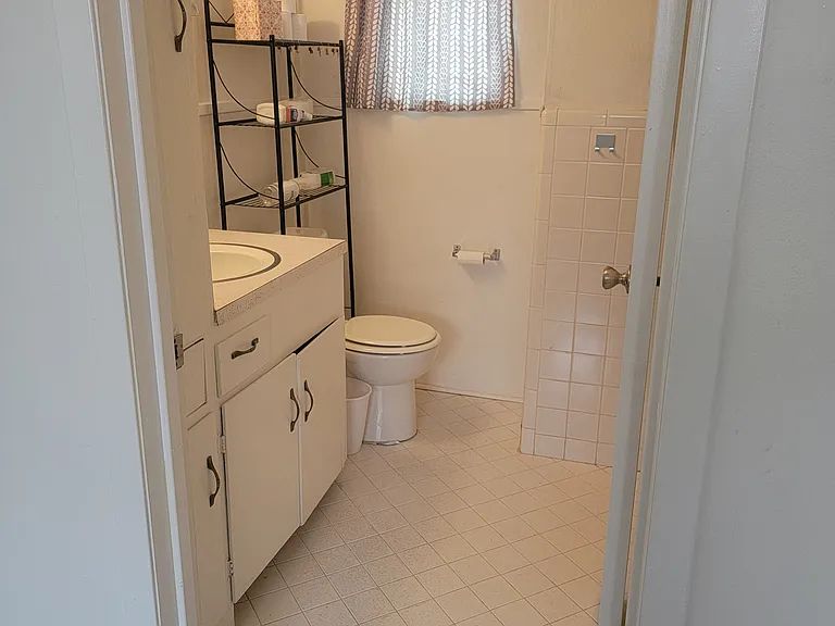 302 E 33rd St #2 — Photo 7
