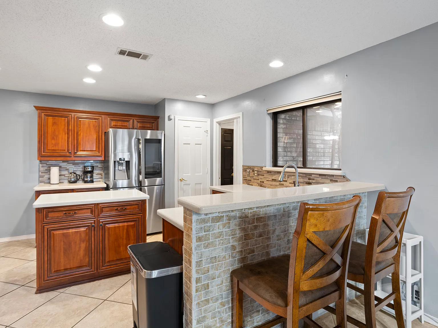 5 bed, 2667 sqft, $8,950 — Photo 4