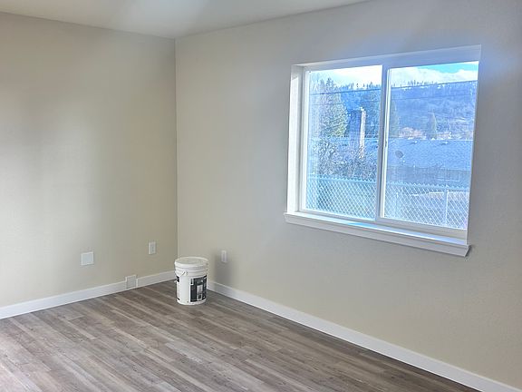 4th image of 350 E 5th Ave