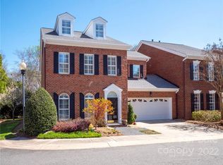 9001 Bonnie Briar Cir, Charlotte, NC 28277