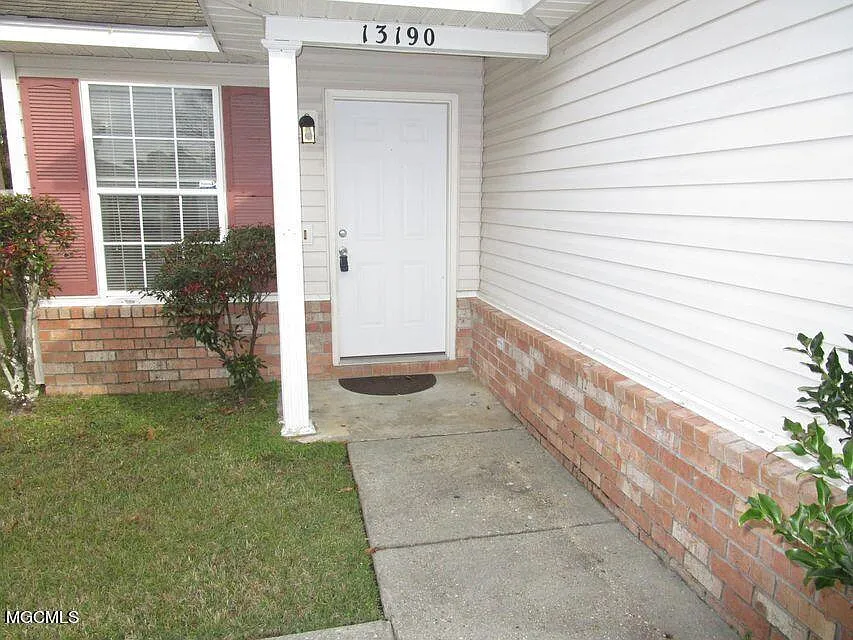 2 bed, 2.0 bath, 968 sqft, $1,200 — Photo 3