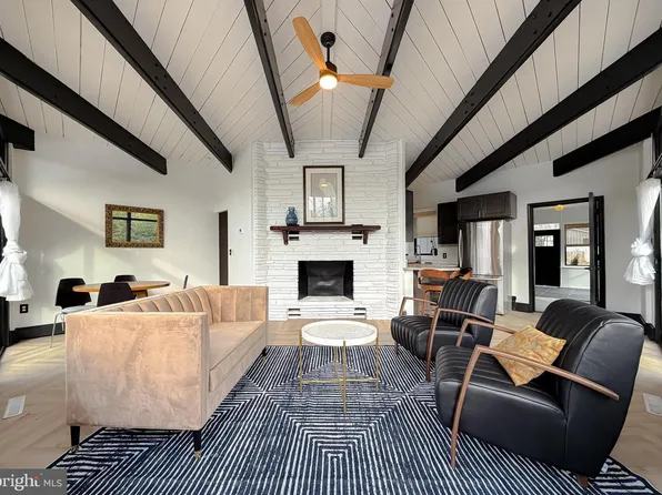 419 Seagull Ln, Lusby, MD 20657