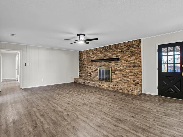 413 Dawn St — Photo 8