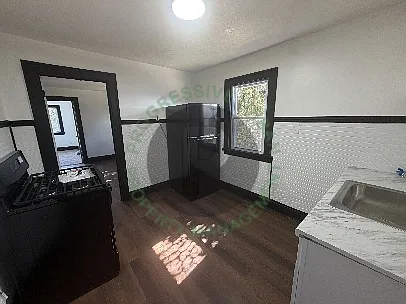 11201 Revere Ave — Photo 5