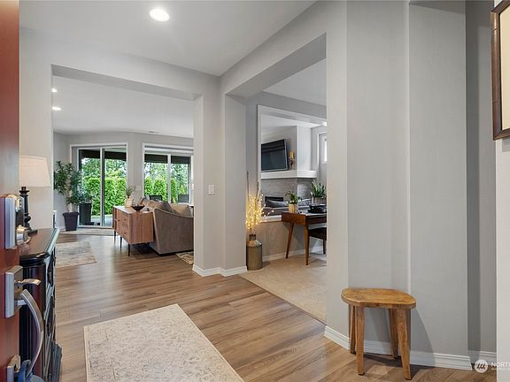 4th image of 14810 179th Avenue E