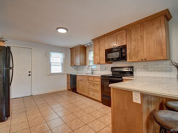5th image of 311 Capen Blvd