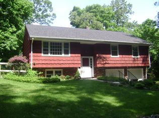 132 Hemlock Rd, Pompton Lakes, NJ 07442