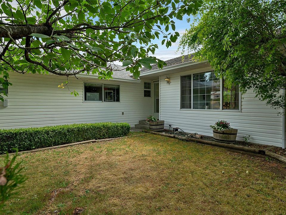1st image of 755 Kit Cres