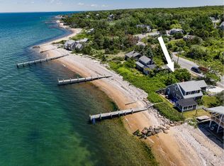17 Beach Rd, Oak Bluffs, MA 02557