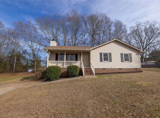 112 Kennemore St, Central, SC 29630