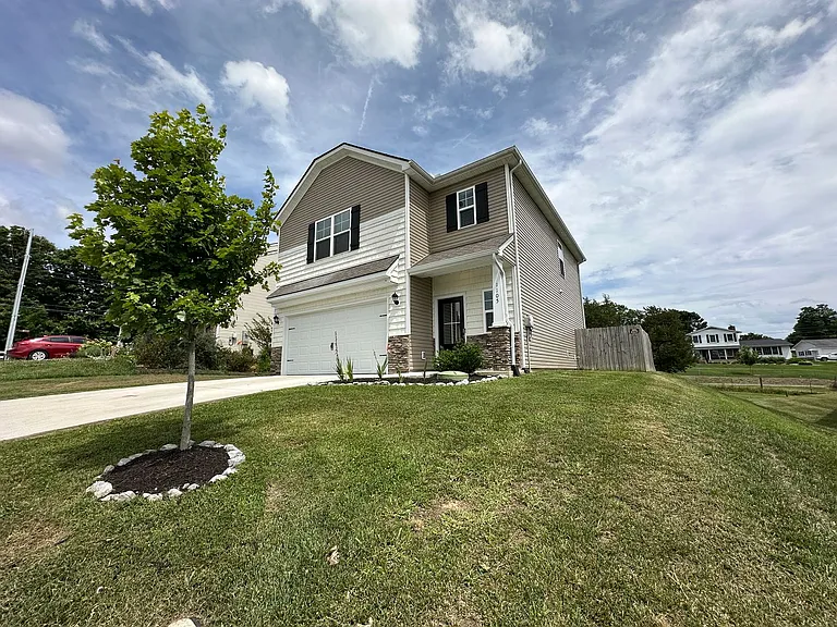 1105 Beacon Rd — Photo 1