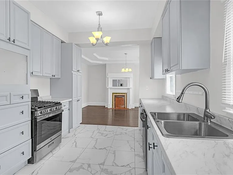660 Queen St SW #A — Photo 16