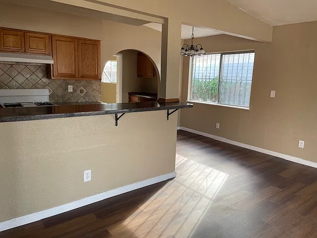 4 bed, 1600 sqft, $1,600 — Photo 4