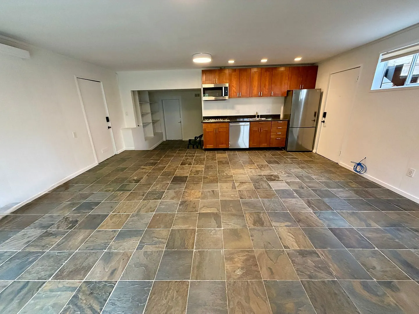 643 Edna Street — Photo 2