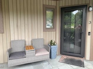 3 Meadowlark Cir, Peekskill, NY 10566