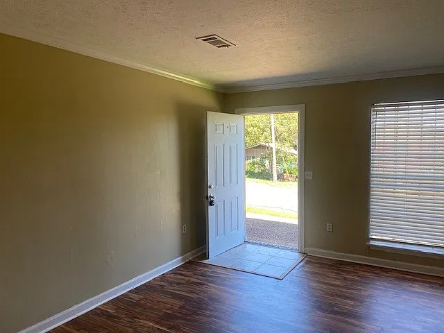 2 bed, 1.5 bath, 966 sqft, $1,295 — Photo 3