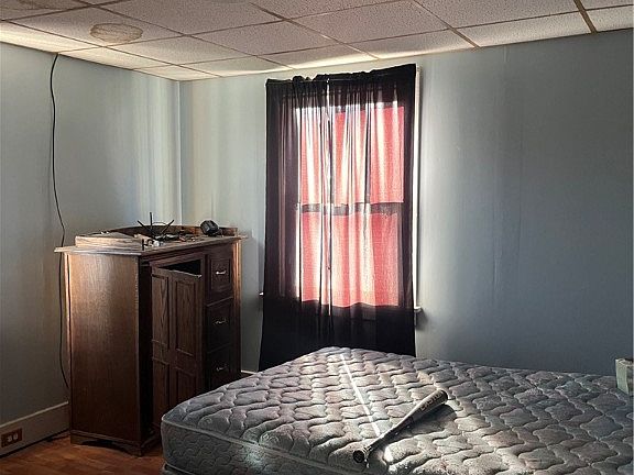 4th image of 305 Grant St