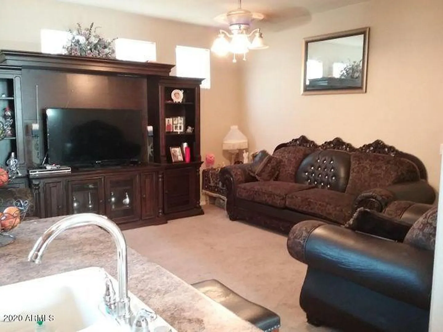 Clean**Modern**Perfect Location — Photo 4