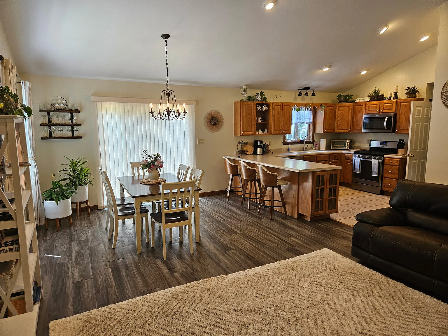 3 bed, 1540 sqft, $2,250 — Photo 2