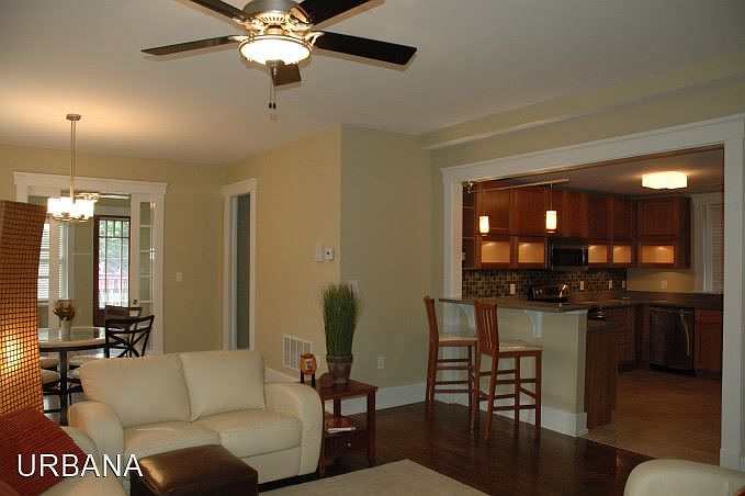 1st image of 105 E Oak St #3635037