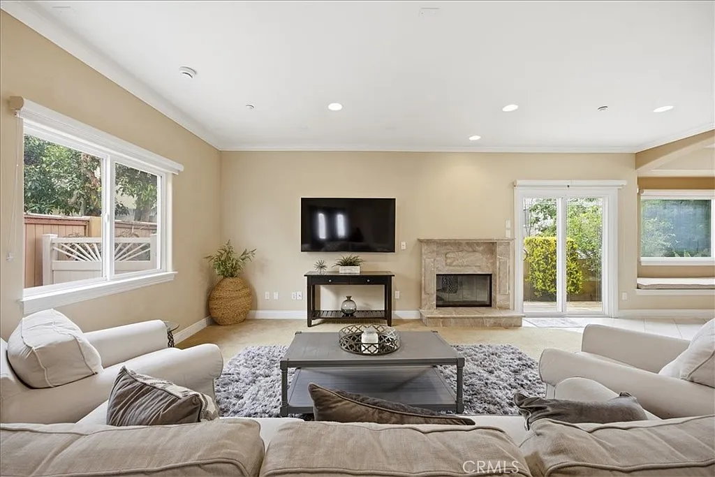 4 bed, 2410 sqft, $7,950 — Photo 1