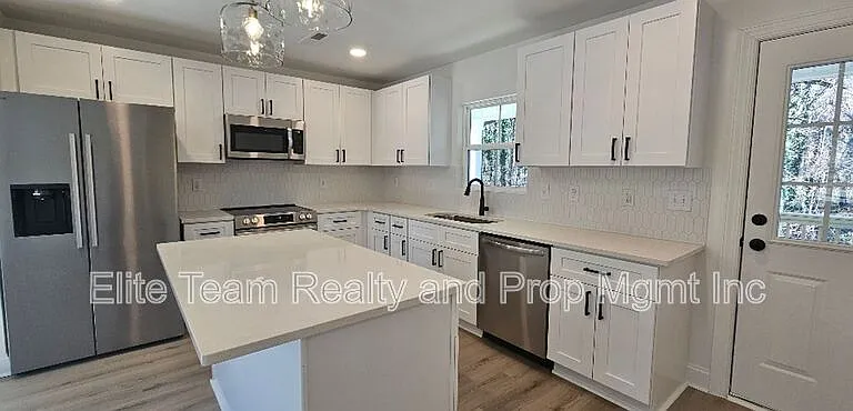 382 W Moore Ave #A — Photo 3