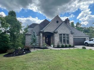 25 Cliff Woods Dr, Huntington, WV 25704