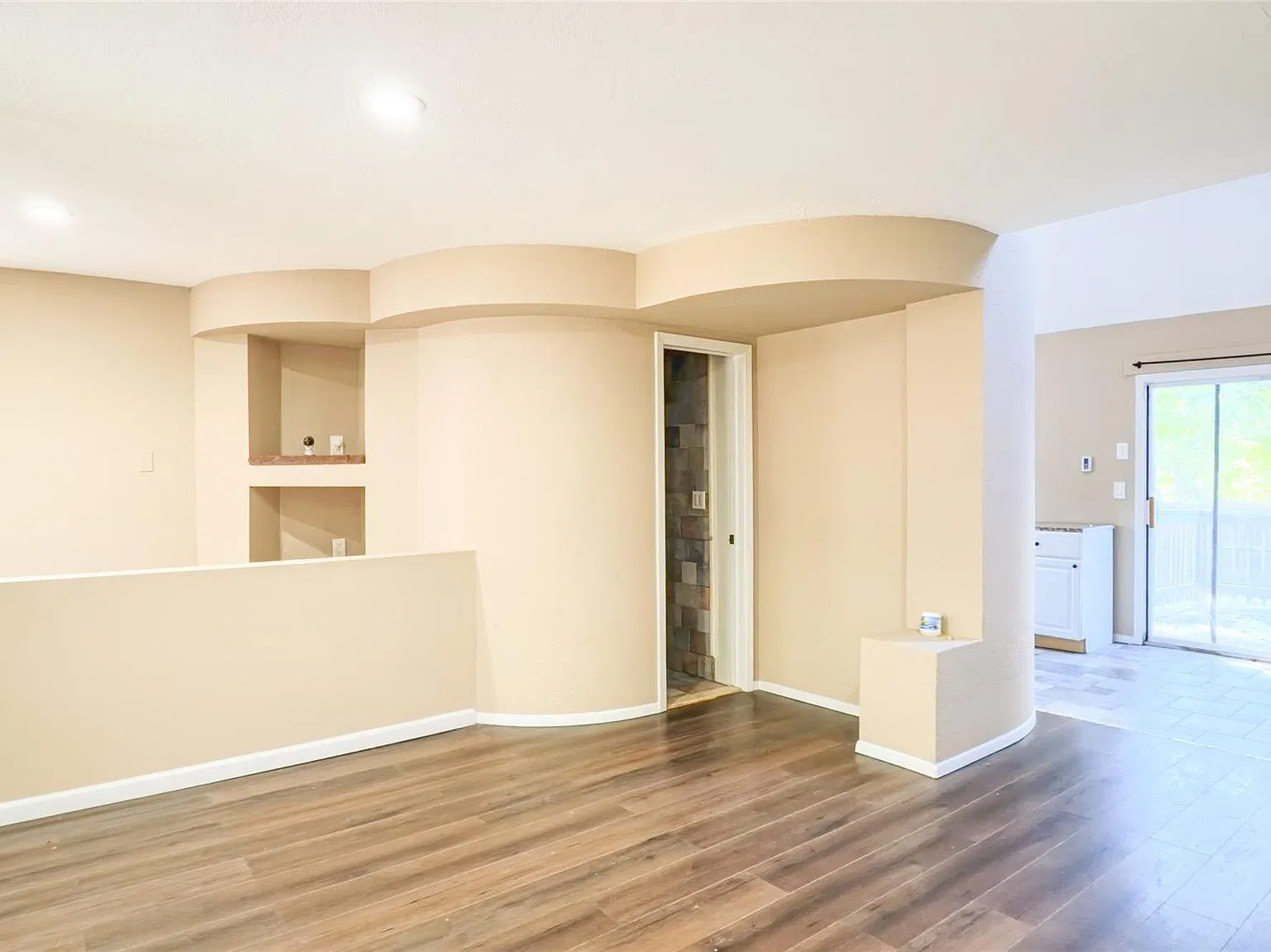 2 bed, 2.0 bath, 1000 sqft, $3,200 — Photo 4