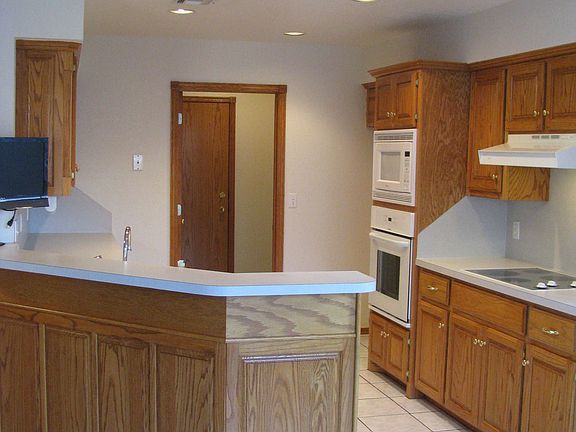 Has walk-in pantry too!