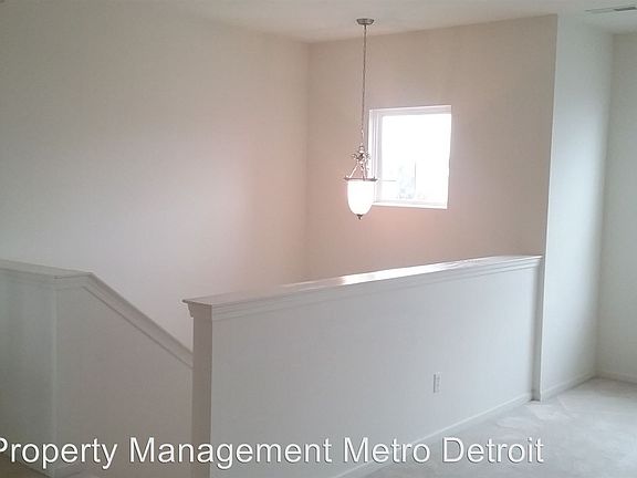 3rd image of 1406 Hillcrest Dr #1