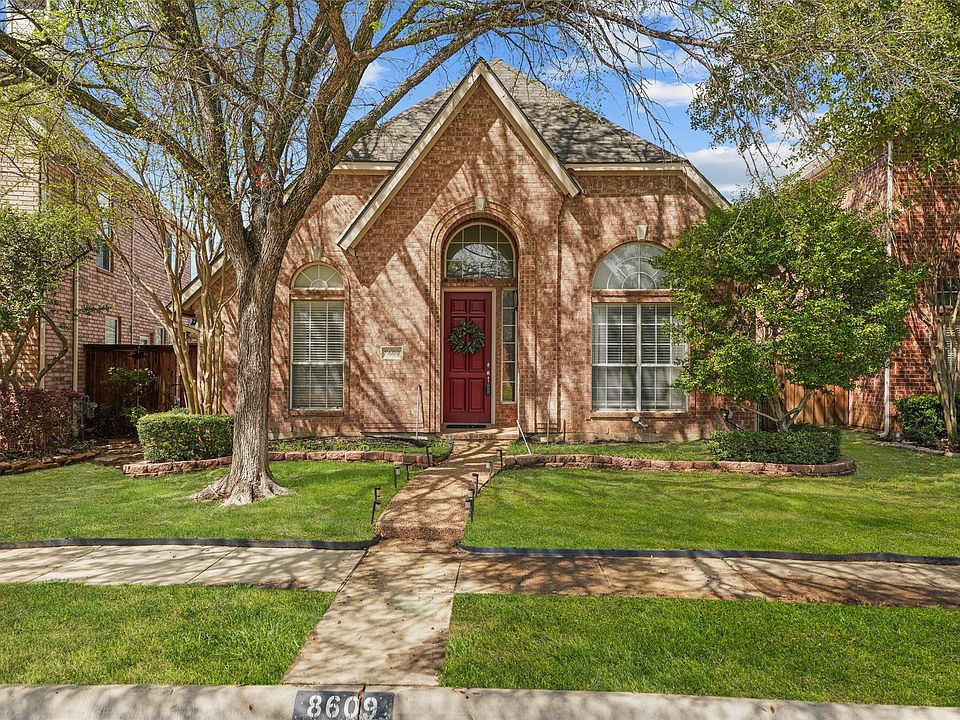 1st image of 8609 Old Oak Dr