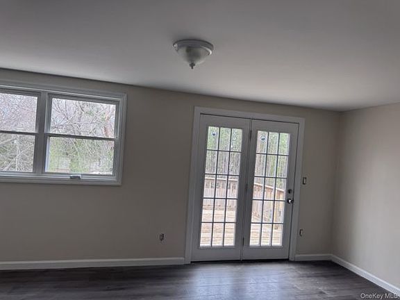 3rd image of 35 Hallock Rd