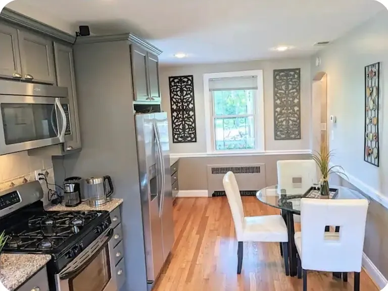 4335 S Dakota Ave NE — Photo 5