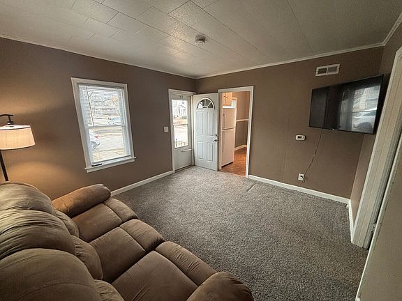 3rd image of 1626 Florence Ln